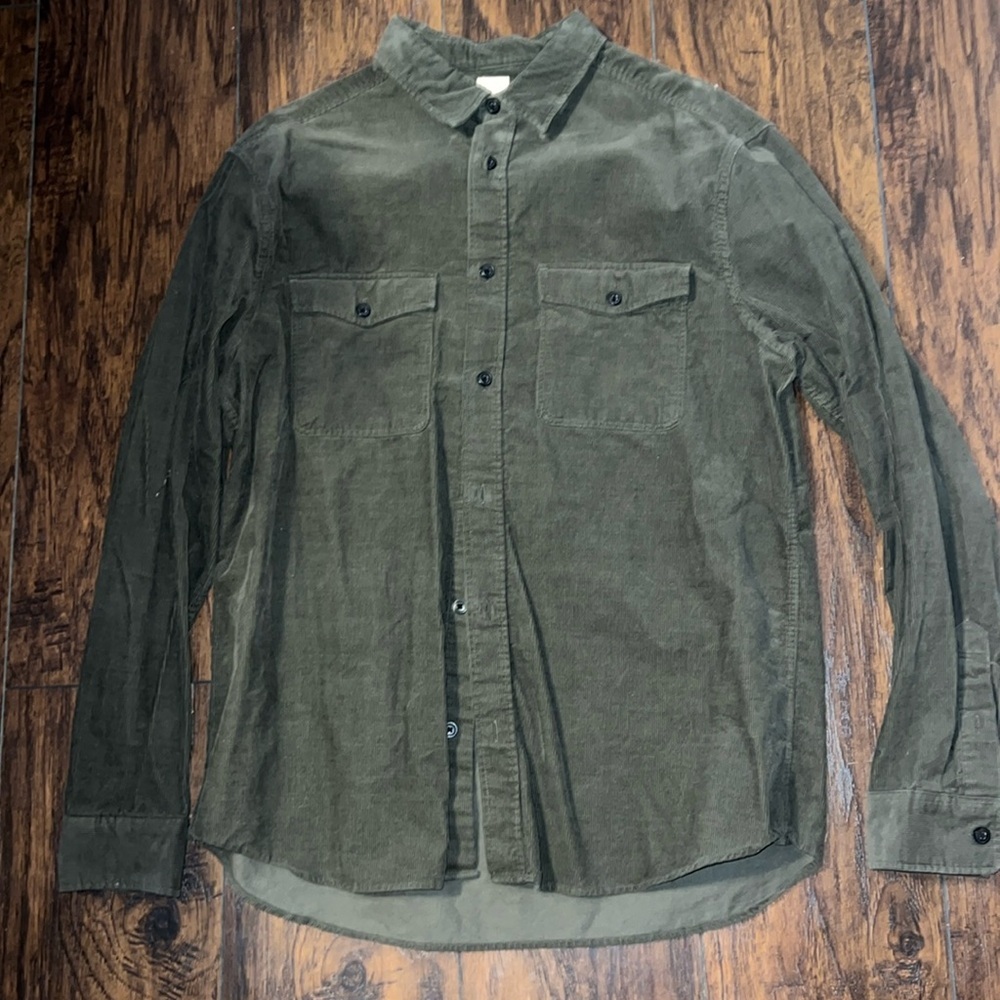 H&M Corduroy Button Down

Worn Once

Size Large